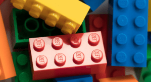 レゴブロックで英文の5文型を組み立てるイメージ図